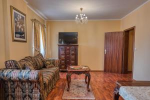 TV a/nebo společenská místnost v ubytování Hotel Royal
