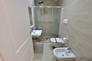 Łazienka w obiekcie Alis Hotel