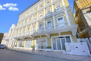 Budynek, w którym mieści się hotel