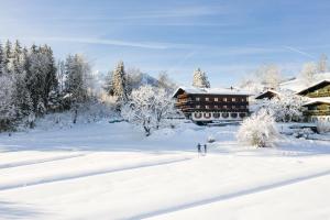 Hotel zur Post during the winter