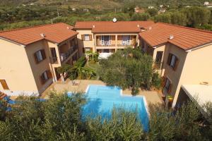 Basen w obiekcie Residence Villa Andrea lub w pobliżu