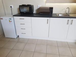 Η κουζίνα ή μικρή κουζίνα στο ALIMOP GUESTHOUSE