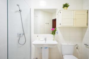 Kúpeľňa v ubytovaní Apartamento en centro ciudad con vistas al mar + 20 fotografií