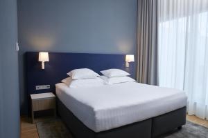 Rúm í herbergi á Tallink Spa & Conference Hotel