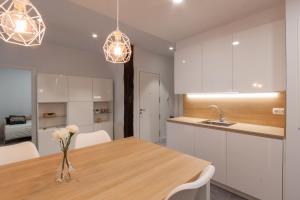 A kitchen or kitchenette at Belgrano Beach & Oldtown by Beauty Rentals