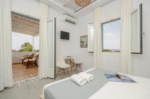 Postel nebo postele na pokoji v ubytování Valena Mare Suites & Apartments + 37 fotografií