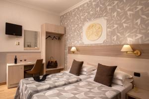 Ένα ή περισσότερα κρεβάτια σε δωμάτιο στο Hotel Dorica
