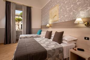 Ένα ή περισσότερα κρεβάτια σε δωμάτιο στο Hotel Dorica