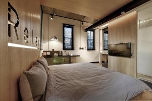 Ένα ή περισσότερα κρεβάτια σε δωμάτιο στο STABLE HOTEL