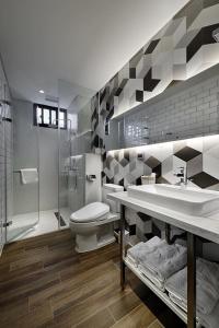 Ένα μπάνιο στο STABLE HOTEL