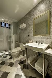 Ένα μπάνιο στο STABLE HOTEL