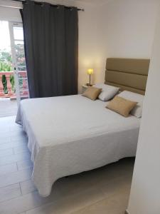 Ένα ή περισσότερα κρεβάτια σε δωμάτιο στο Apartamento Gustamar 12 +33 φωτογραφίες