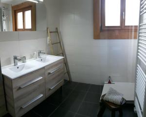 Ένα μπάνιο στο Appartement avec Terrasse