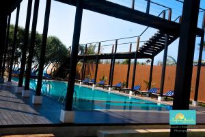 Bazén v ubytování Saprin Beach Resort nebo v jeho okolí