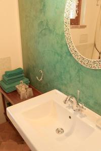 a bathroom with a white sink and a mirror at B&B Cal Torello in Urbino