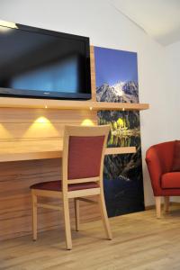 TV a/nebo společenská místnost v ubytování Hotel Sonnschupfer