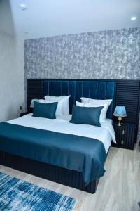 Postel nebo postele na pokoji v ubytování Supreme Hotel Baku
