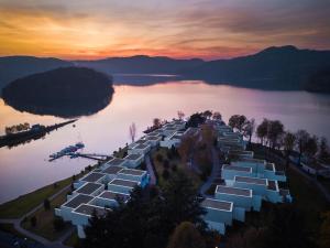 an aerial view of a resort on a lake at sunset at Słoneczny Cypel in Gródek Nad Dunajcem