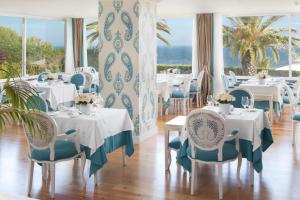 A restaurant or other place to eat at Senhora da Guia Cascais Boutique Hotel