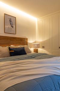 Łóżko lub łóżka w pokoju w obiekcie Arechaga AC by Staynnapartments