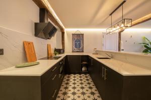 Kuchnia lub aneks kuchenny w obiekcie Arechaga AC by Staynnapartments