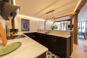Kuchnia lub aneks kuchenny w obiekcie Arechaga AC by Staynnapartments