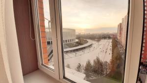 クラスノダールにあるВид на стадион Краснодарの窓から市街の景色を望めます。