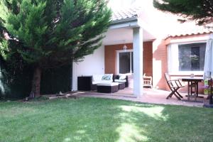 a patio with a couch and a table in a yard at Chalet Aldeamayor Golf VUT 47-269 in El Cardiel