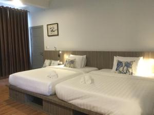 two beds sitting next to each other in a room at 2N Residence in Siem Reap