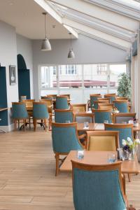 Zona d'estar a WatersEdge Hotel
