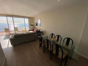 Khu vực ghế ngồi tại Ponent - Espectaculares vistas al mar