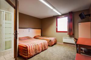 Postel nebo postele na pokoji v ubytování Hôtel Siatel Besançon Chateaufarine