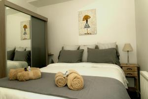 Posteľ alebo postele v izbe v ubytovaní Aristotelous Forum Apartment