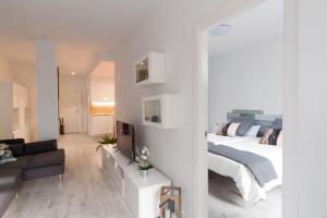 A bed or beds in a room at Belgrano Beach & Oldtown by Beauty Rentals