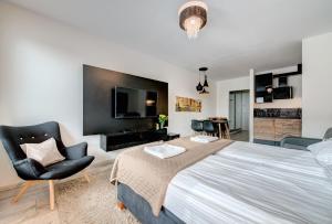 Posteľ alebo postele v izbe v ubytovaní Live & Travel Old Town Apartments