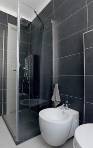 Koupelna v ubytování LaCasetta _ Como Lakeview Terrace renovated apartment + 9 fotografií