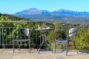 Kép Breathtaking Lake View Cottage with a Fireplace Next to Ioannina City! szállásáról Joáninában a galériában