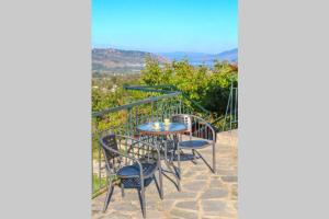 Kép Breathtaking Lake View Cottage with a Fireplace Next to Ioannina City! szállásáról Joáninában a galériában