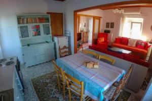 Kép Breathtaking Lake View Cottage with a Fireplace Next to Ioannina City! szállásáról Joáninában a galériában