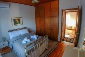Kép Breathtaking Lake View Cottage with a Fireplace Next to Ioannina City! szállásáról Joáninában a galériában