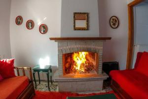 Kép Breathtaking Lake View Cottage with a Fireplace Next to Ioannina City! szállásáról Joáninában a galériában