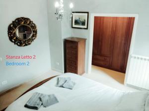 
Letto o letti in una camera di Entire Apartment overlooking Picinisco, Large Outside Terrace, Free Parking, Sleeps 8

