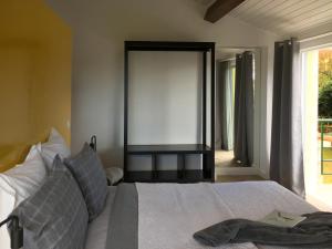 a bedroom with a bed with a large window at Villa Várzea Design Nest in Várzea