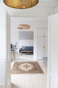 a living room with a couch and a rug at ApartmentInCopenhagen Apartment 1357 in Copenhagen