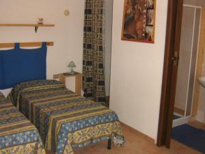 Giường trong phòng chung tại Centro di Turismo Equestre SHANGRILA'