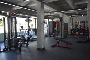 Das Fitnesscenter und/oder die Fitnesseinrichtungen in der Unterkunft Phangan Bayshore Resort Koh Phangan