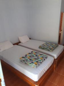 מיטה או מיטות בחדר ב-New Cottage Asri Karimunjawa
