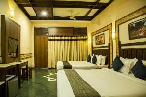 Hotel Mount Regency客房内的一张或多张床位