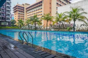 Kolam renang di atau di dekat Minimalist Style 1BR Apartment at Tamansari Semanggi By Travelio