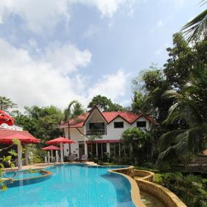 Bazén v ubytování Top Resort nebo v jeho okolí
